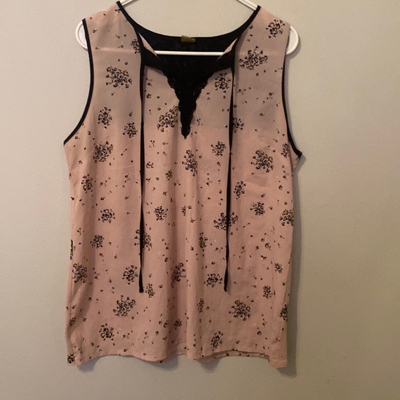 Worthington Pink Floral V-Neck Sleeveless Top with Black Lace [Size: L] - Picture 1 of 6